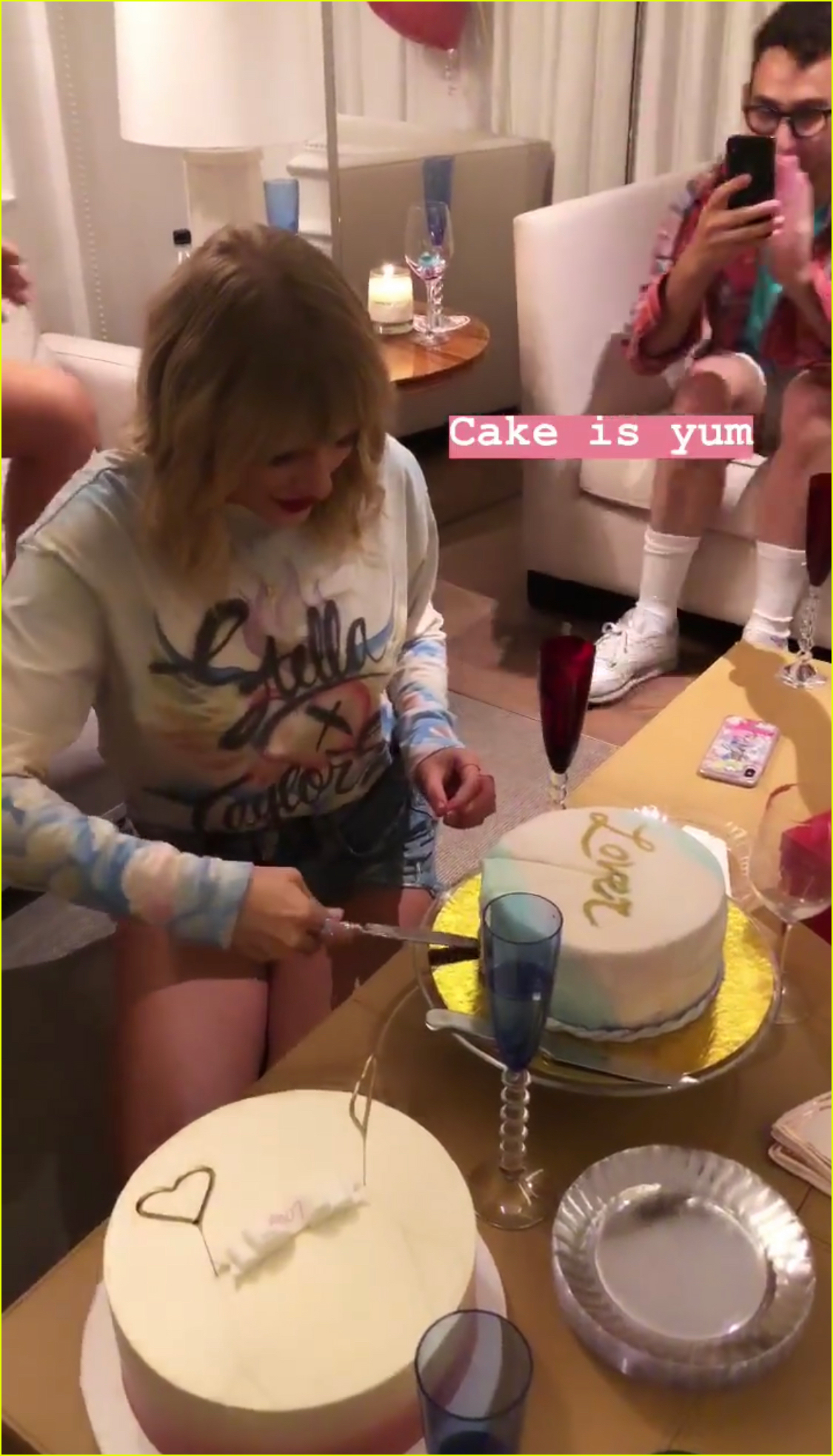 Taylor Swift Celebrates 'Lover' Release with Cake & Close Friends!
