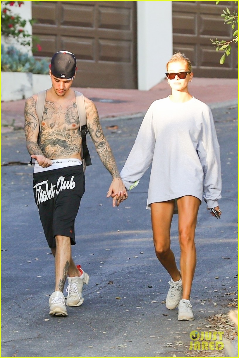 Shirtless Justin Bieber & Wife Hailey Hold Hands on Hike!