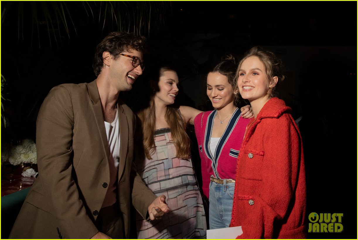 Stranger Things' Joe Keery Debuts Bowl Cut at Gabrielle Chanel Fragrance Dinner