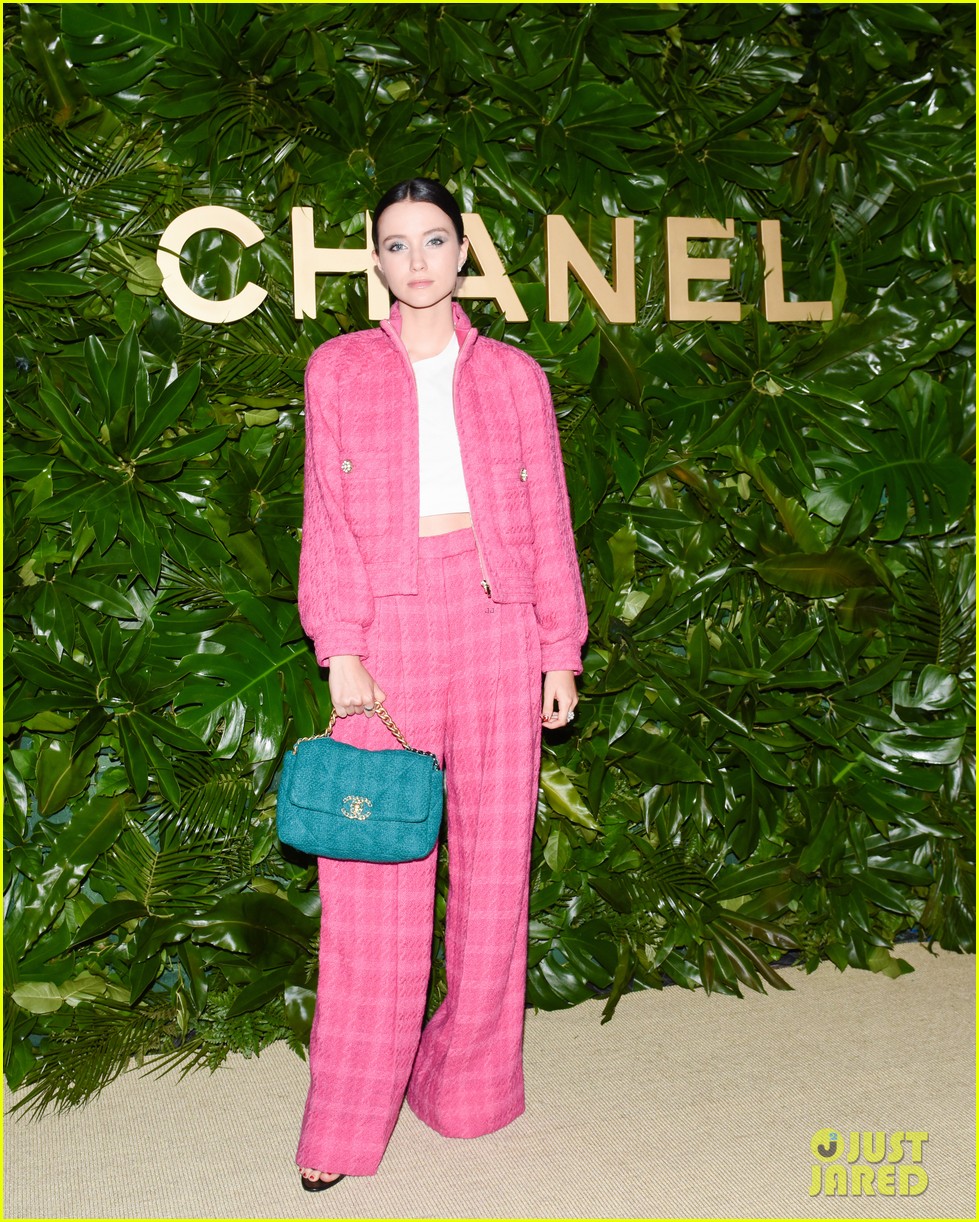 Stranger Things' Joe Keery Debuts Bowl Cut at Gabrielle Chanel Fragrance Dinner