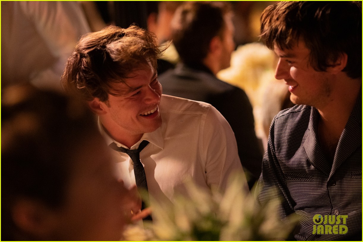 Stranger Things' Joe Keery Debuts Bowl Cut at Gabrielle Chanel Fragrance Dinner
