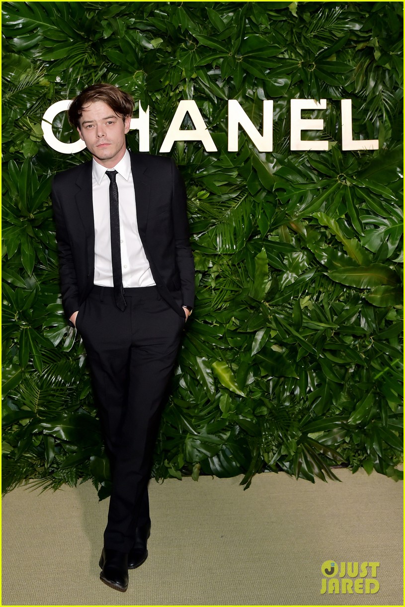 Stranger Things' Joe Keery Debuts Bowl Cut at Gabrielle Chanel Fragrance Dinner