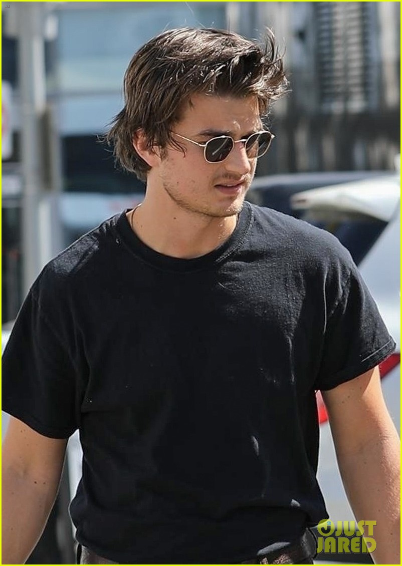 Joe Keery Ditches His Bowl Cut Bangs For Shopping Trip with Maika Monroe