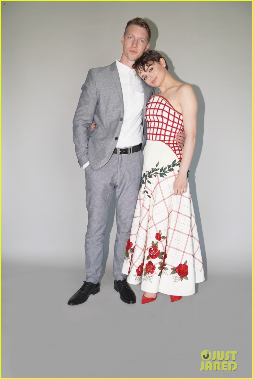 Joey King Cozies Up to Boyfriend Steven Piet at Pre-Emmys Party!