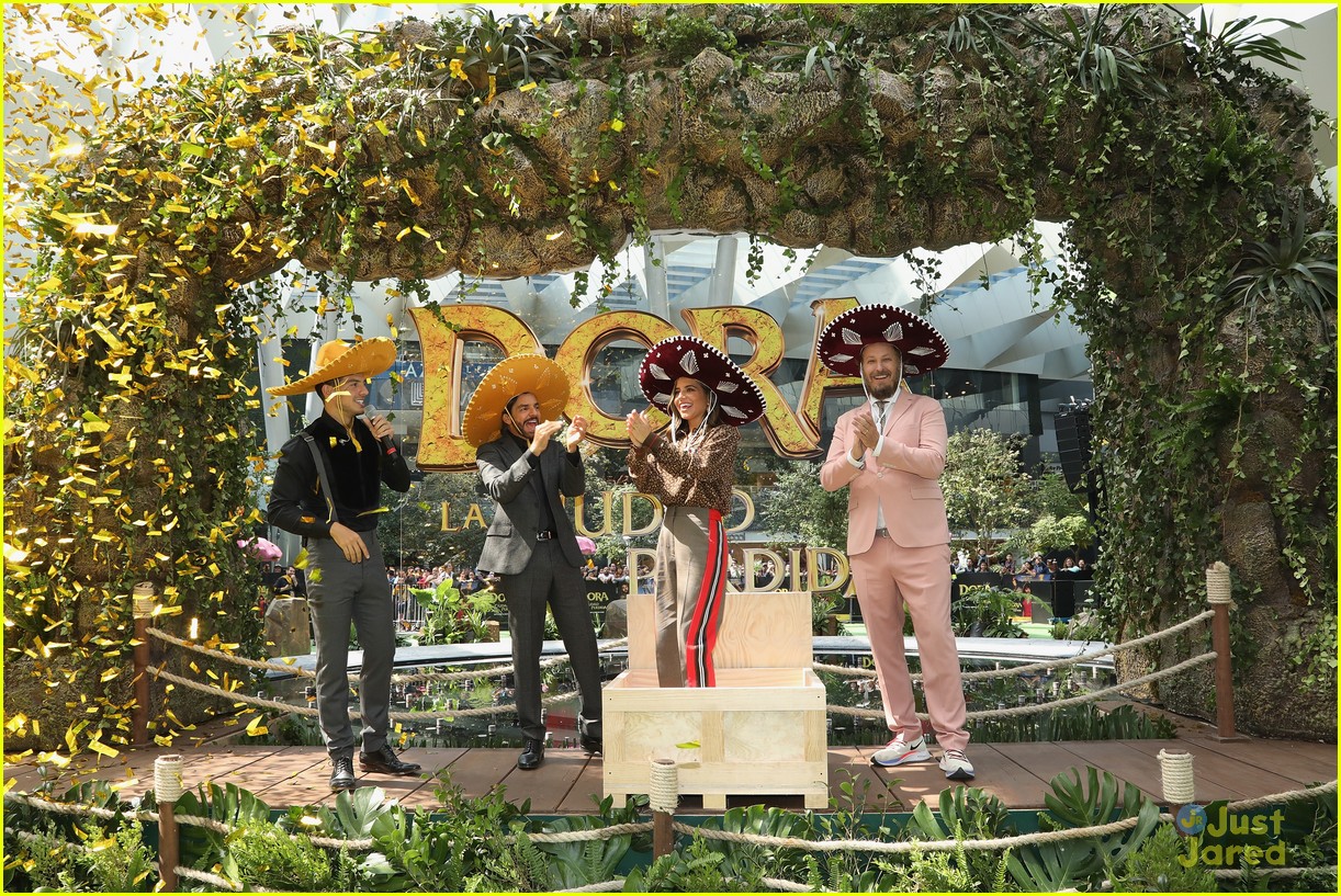 Isabela Moner Wears a Sombrero During 'Dora & The Lost City of Gold' Premiere in Mexico