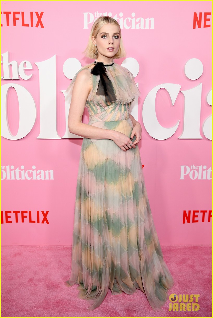 Ben Platt & Zoey Deutch Are Matchy-Matchy at 'Politician' Premiere!