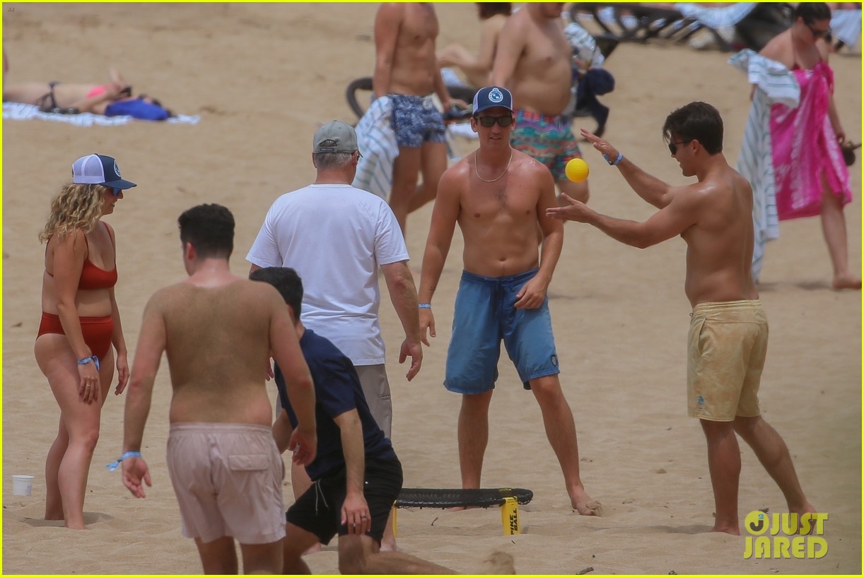 Nina Dobrev & Boyfriend Grant Mellon Hold Hands at Beach in Hawaii!