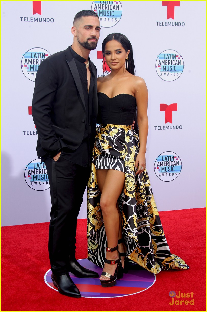 Becky G Performs Medley Of Songs at Latin AMAs 2019, Drops New Album 'Mala Santa' & Continues To Be Amazing in Every Way