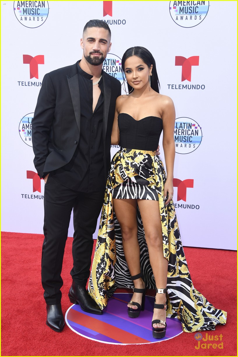 Becky G Performs Medley Of Songs at Latin AMAs 2019, Drops New Album 'Mala Santa' & Continues To Be Amazing in Every Way