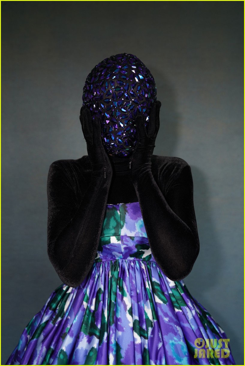 Joey King Wears Masks With Richard Quinn Outfit In 'Elle Women In Hollywood' BTS Photos!
