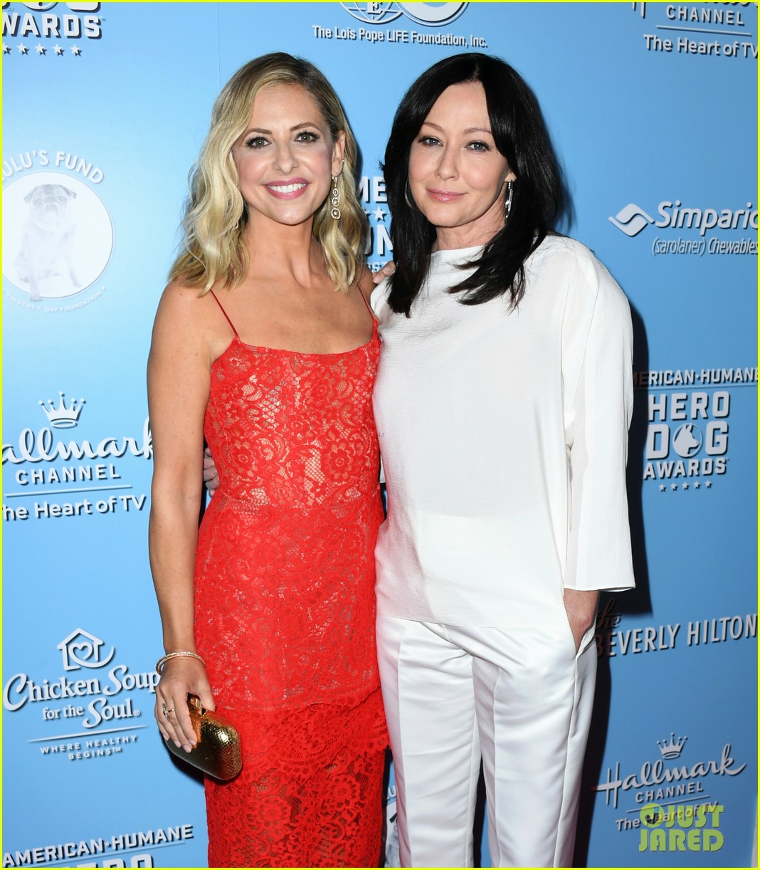 Sofia Wylie & Ariel Winter Attend American Humane Hero Dog Awards 2019!