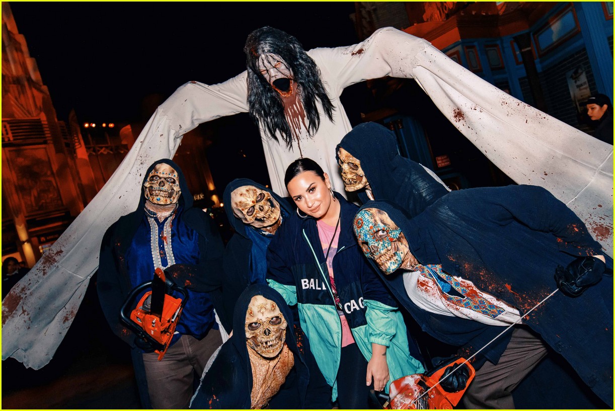Demi Lovato & Billie Eilish Get Spooked at Universal Studios' Horror Nights!