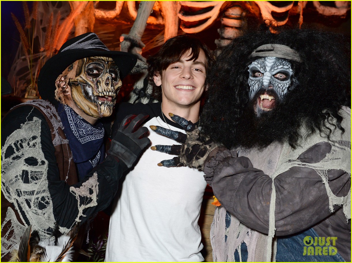 Ross Lynch Gets 'Much Needed Sibling Time' at Knott's Scary Farm