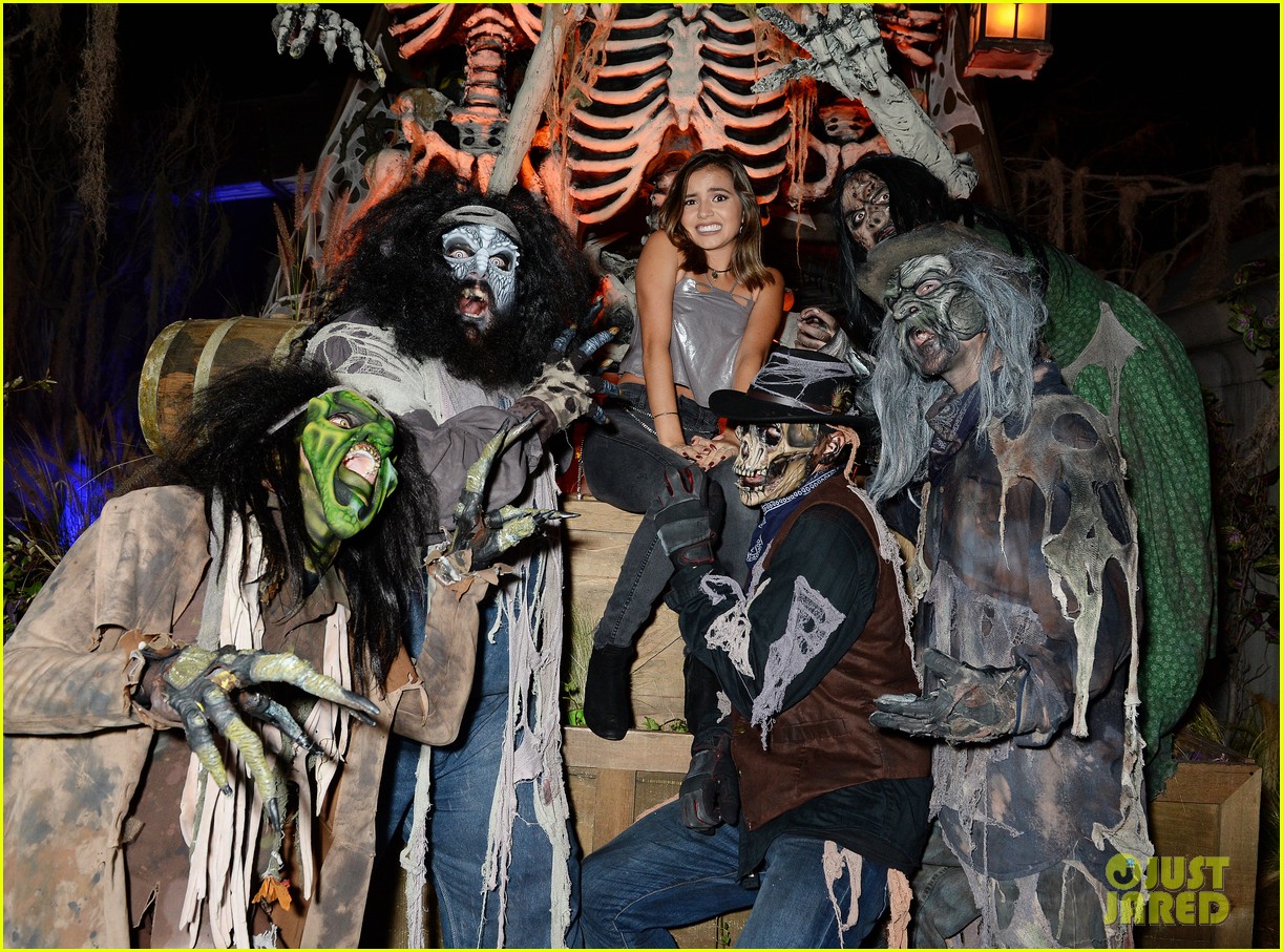 Ross Lynch Gets 'Much Needed Sibling Time' at Knott's Scary Farm