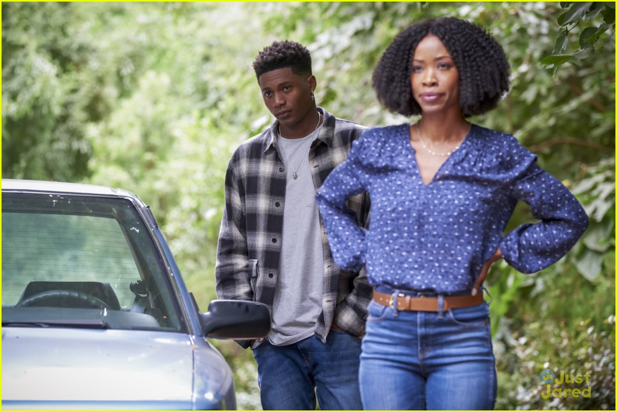 Olivia & Jordan Go To Family Therapy on 'All American' Tonight