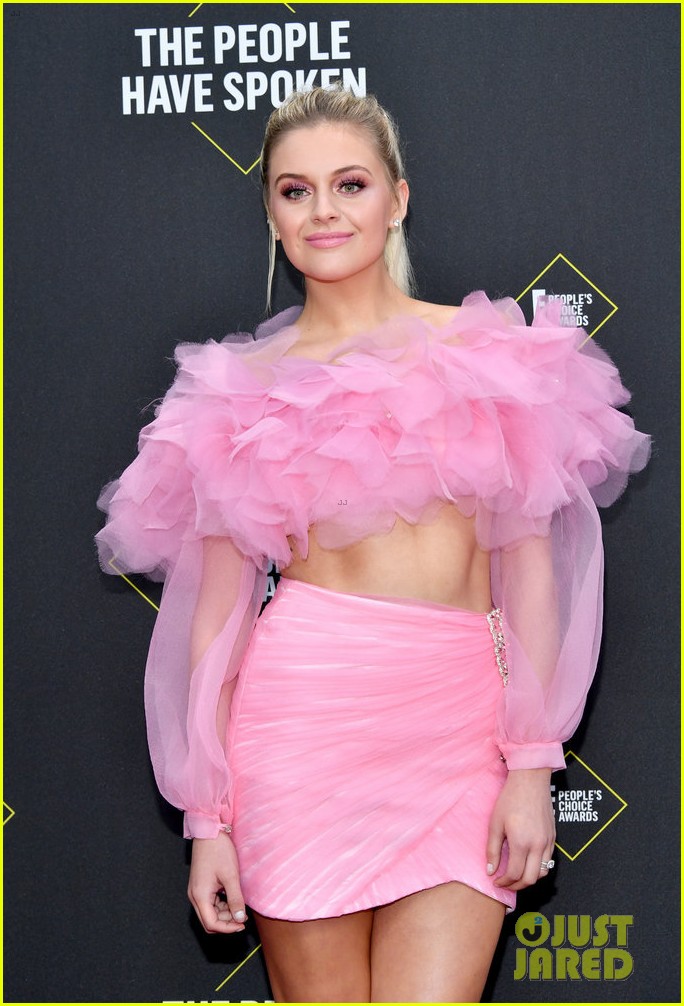 People's Choice Awards 2019 Performers Kelsea Ballerini & Alessia Cara Walk the Carpet!