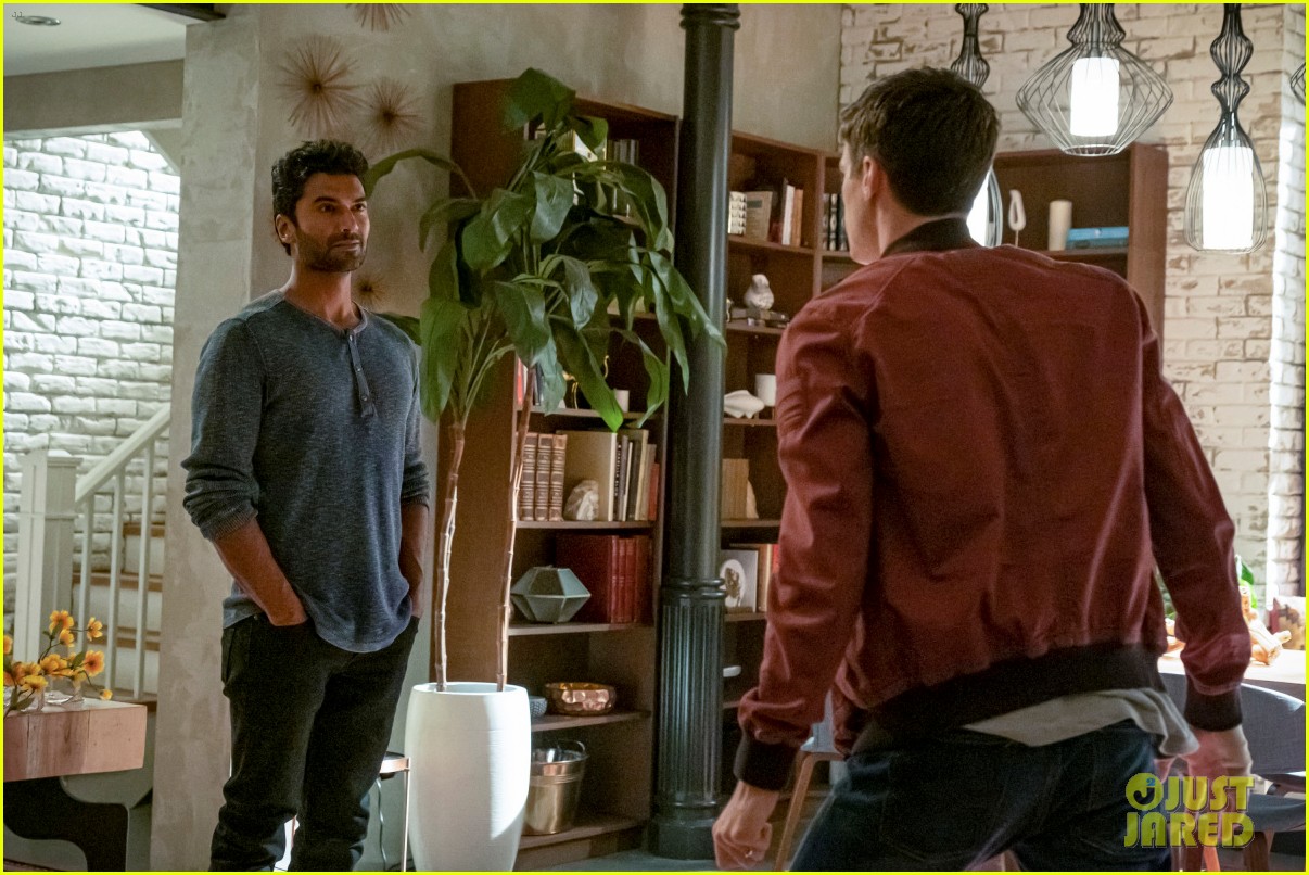 Barry & Ramsey Have a Long Conversation Ahead of Looming Crisis On Tonight's 'The Flash'