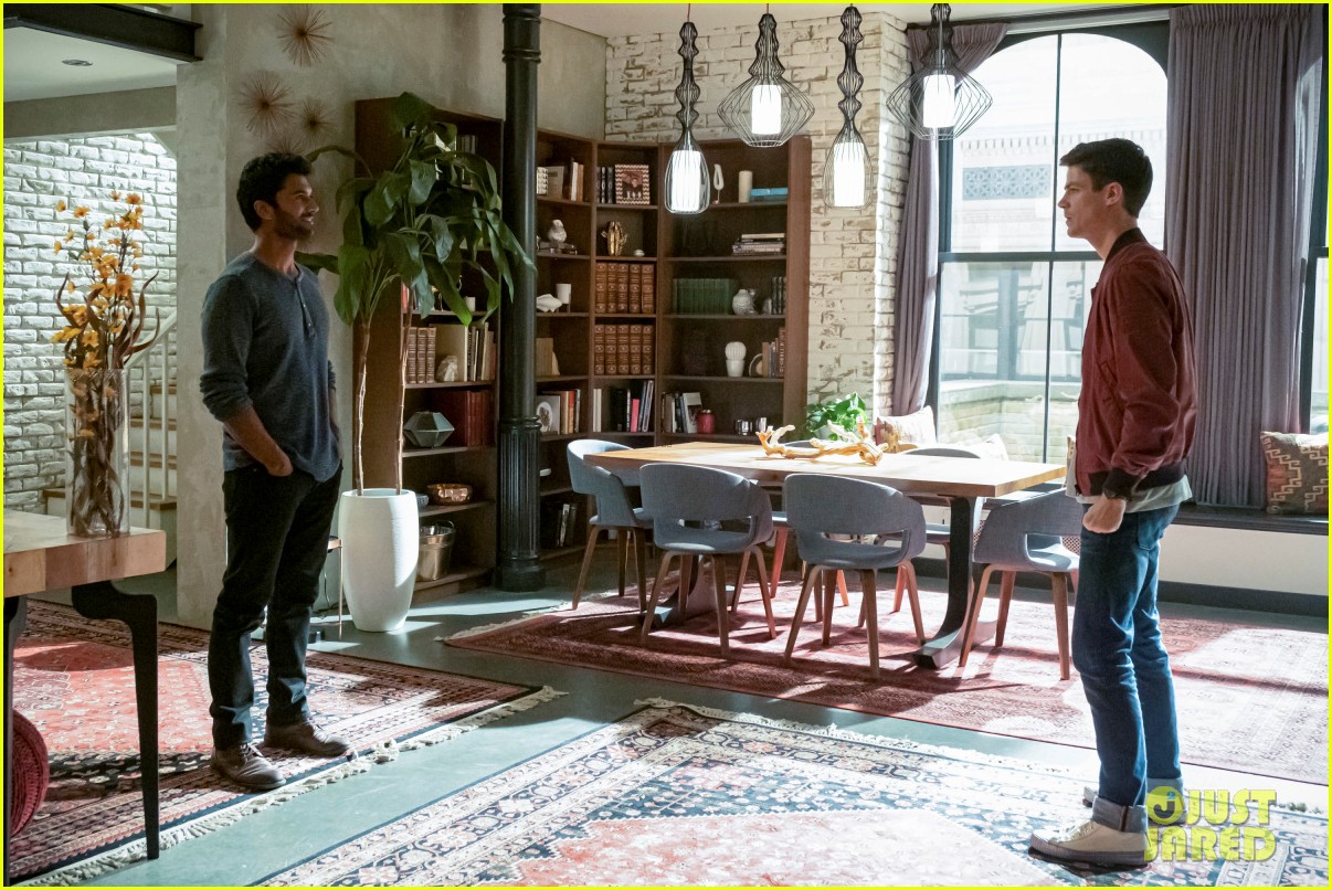 Barry & Ramsey Have a Long Conversation Ahead of Looming Crisis On Tonight's 'The Flash'