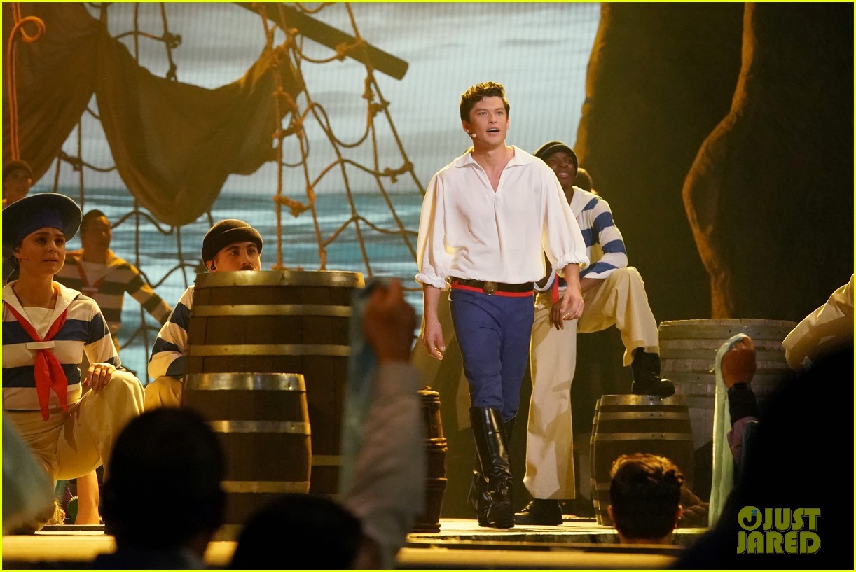 Graham Phillips Performs 'Fathoms Below' On 'The Little Mermaid Live' - Watch Now!