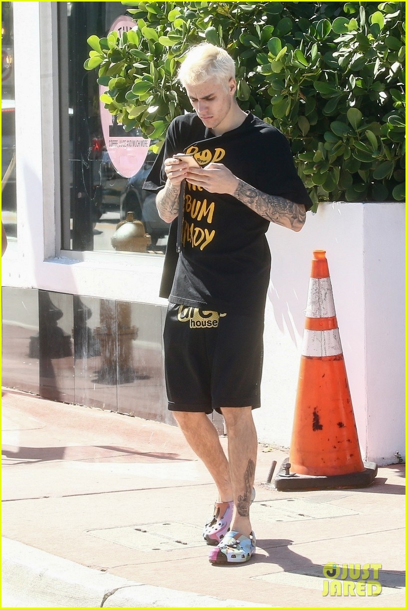 Justin & Hailey Bieber Cuddle Up at Hailey's Photoshoot in Florida