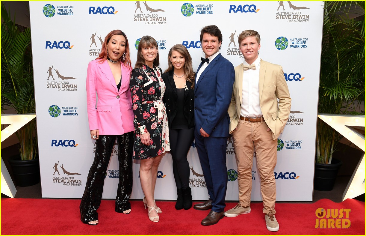 Bindi Irwin & Chandler Powell Join Mom Terri & Brother Robert at Steve Irwin Gala Dinner