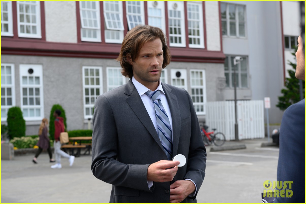 Jensen Ackles Not Only Acts, But Sings & Directs Tonight's 'Supernatural'!