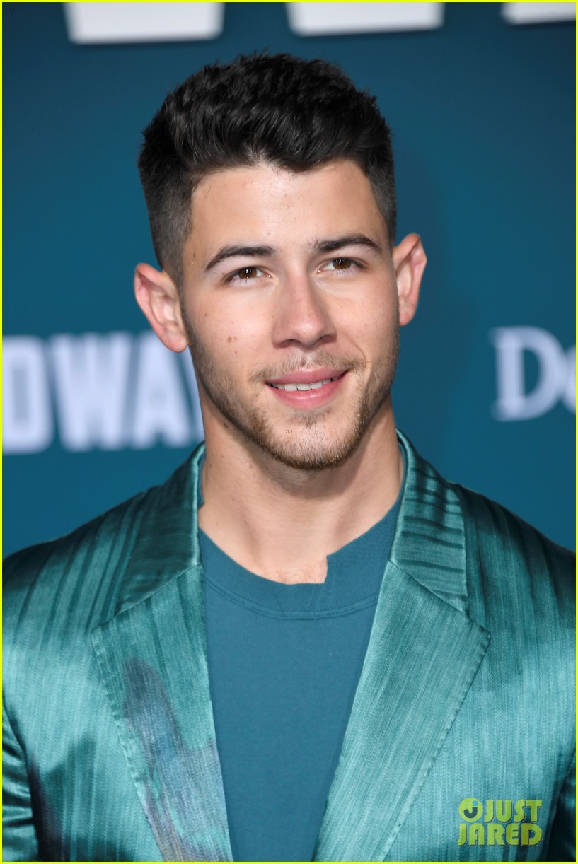 Nick Jonas Looks So Cool at the 'Midway' Premiere!