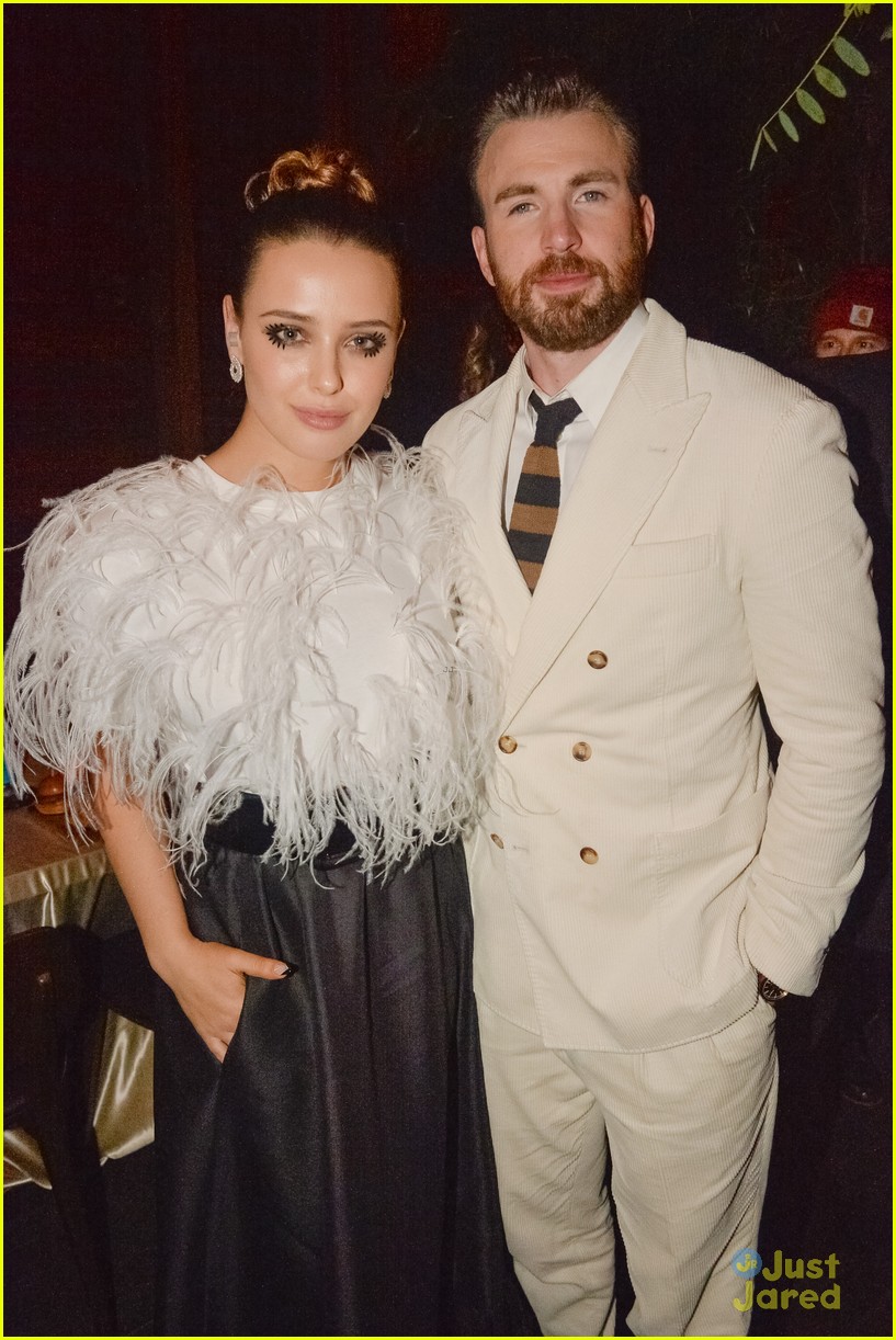 Katherine Langford's Dramatic Eyelashes Steal The Spotlight at 'Knives Out' Premiere