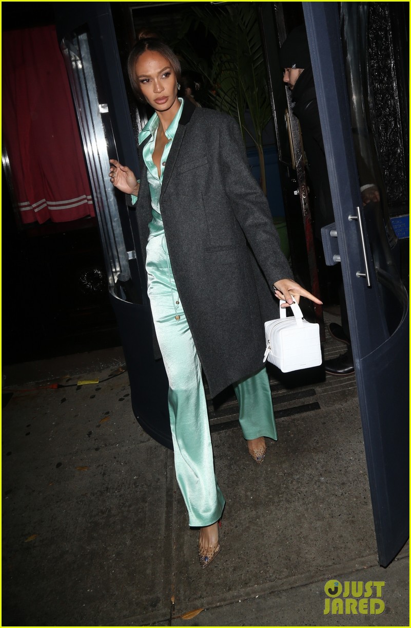Gigi Hadid & Kendall Jenner Reunite For Dinner Out in NYC