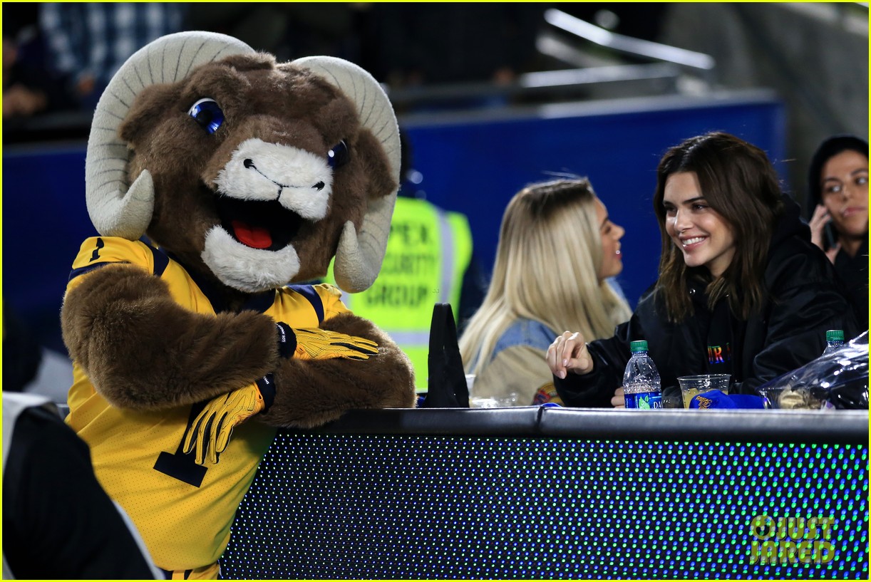 Kendall Jenner Watches NFL Game Right on the Field!