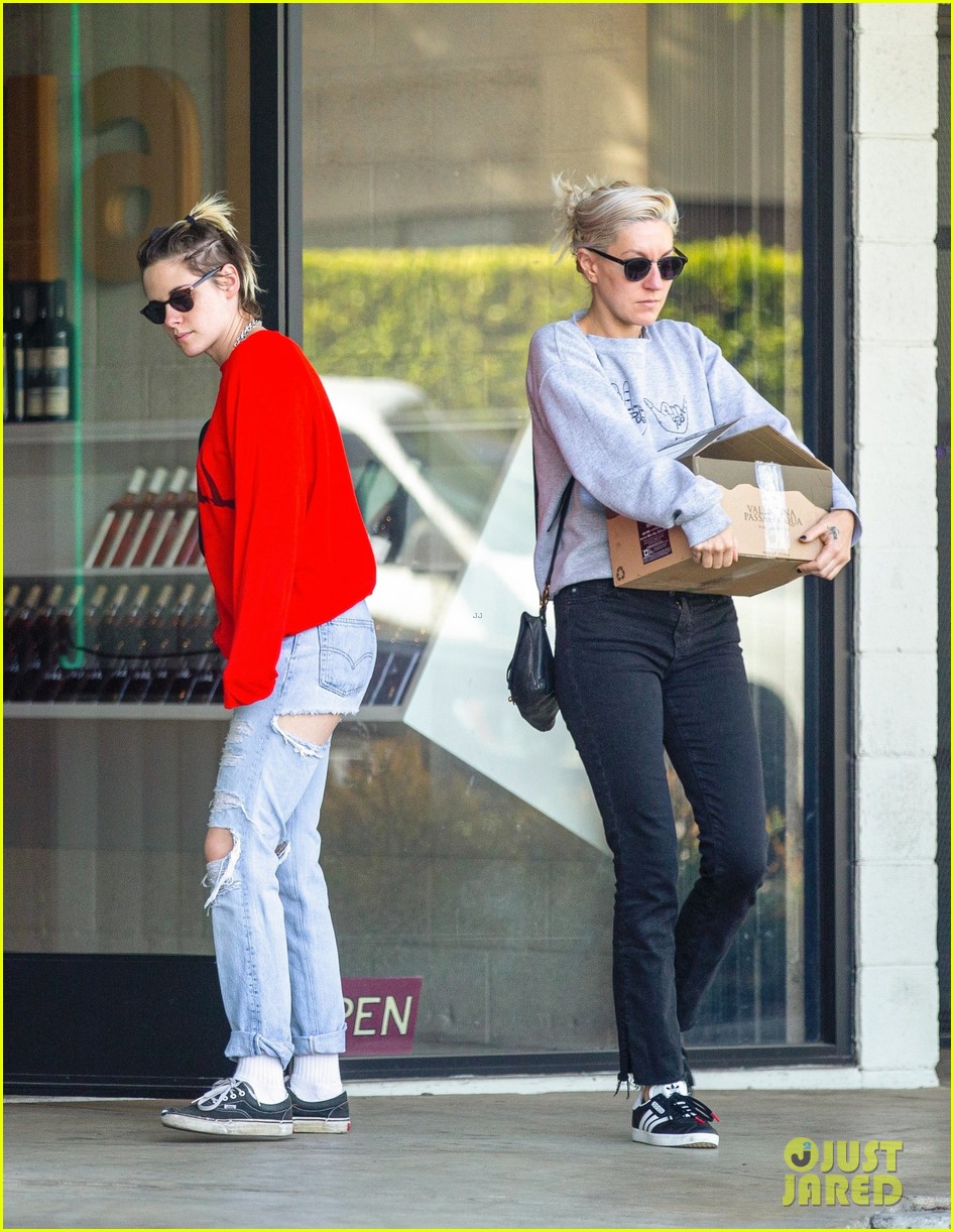 Kristen Stewart Steps Out to Do Some Shopping with Girlfriend Dylan Meyer