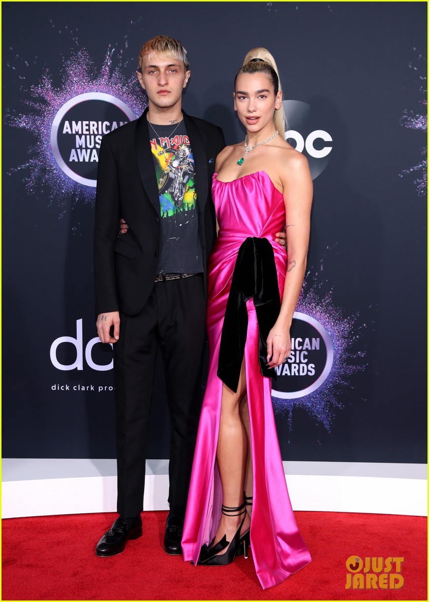 Dua Lipa Kisses Anwar Hadid on AMAs 2019 Red Carpet