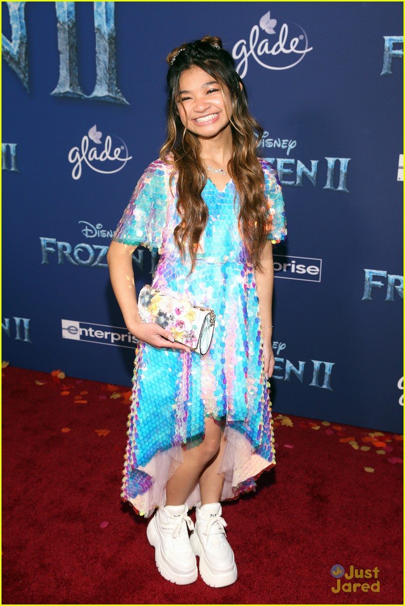 Vanessa & Veronica Merrell Coordinate Their Looks For 'Frozen 2' Premiere