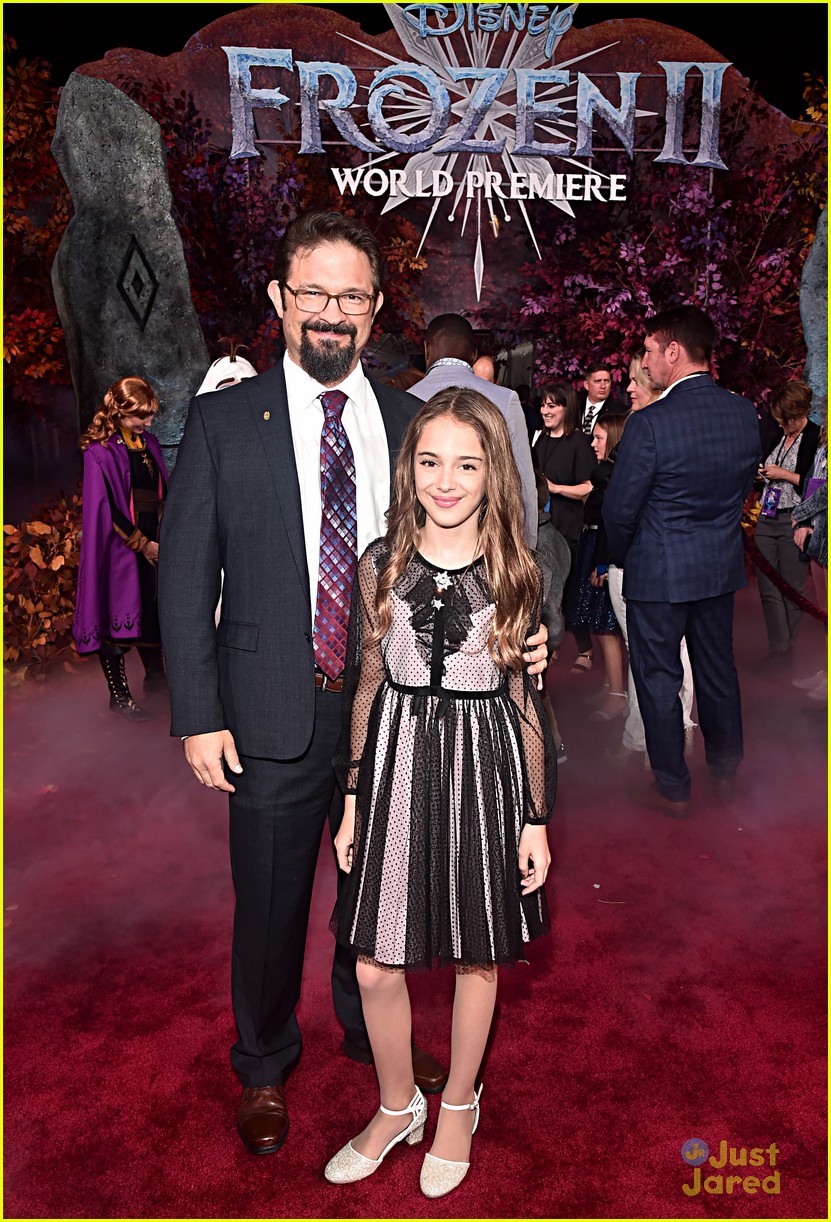 Vanessa & Veronica Merrell Coordinate Their Looks For 'Frozen 2' Premiere