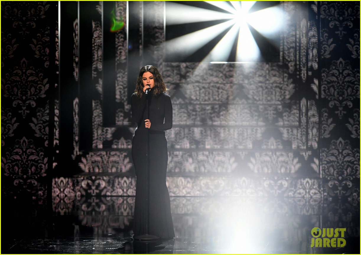 Selena Gomez Performs Her New Songs While Opening AMAs 2019! (Video)