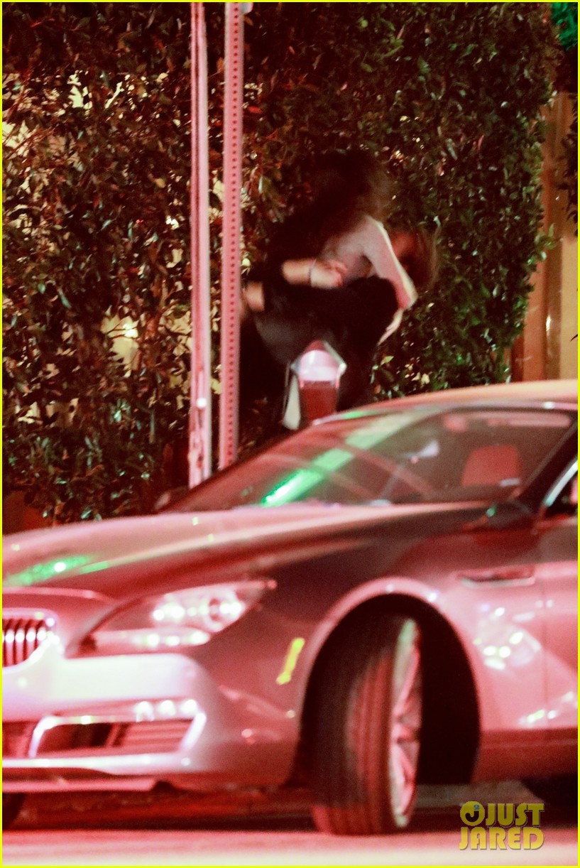 Shawn Mendes & Camila Cabello Share a Kiss After Friday Night Dinner Date
