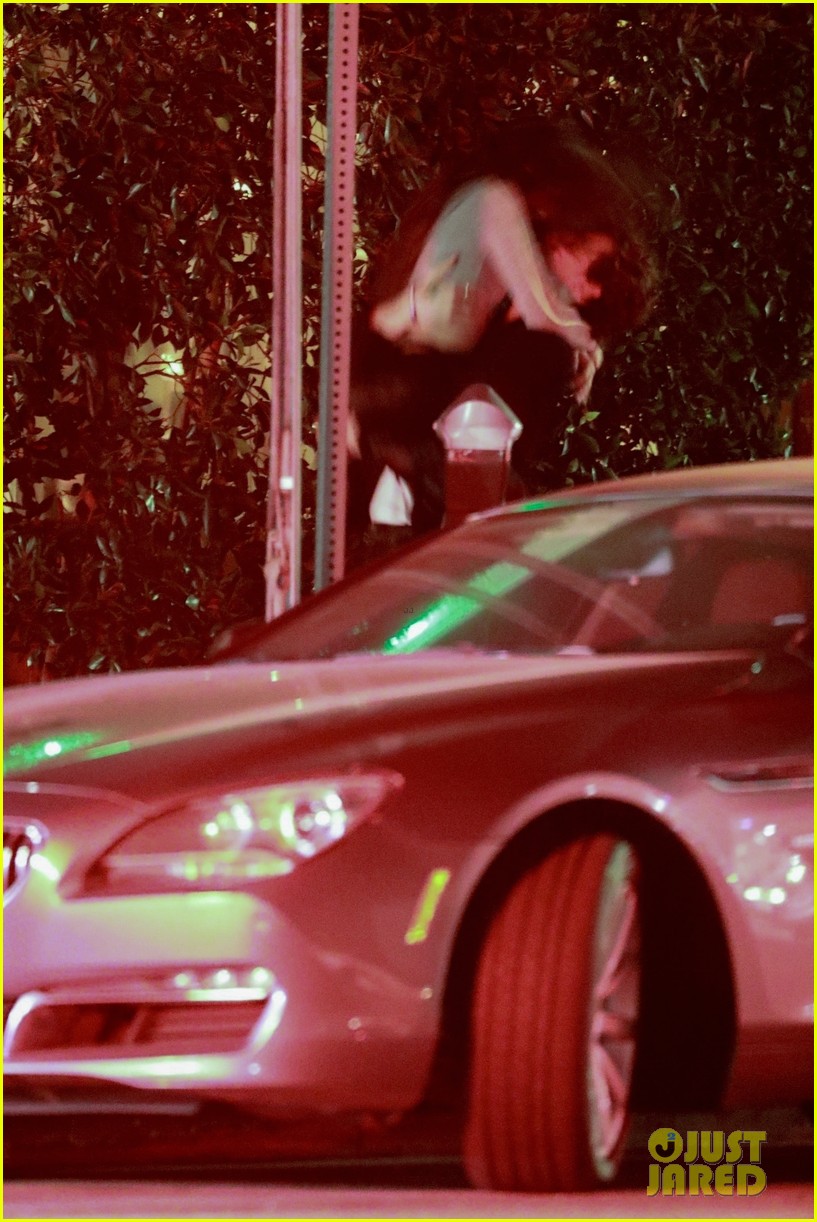 Shawn Mendes & Camila Cabello Share a Kiss After Friday Night Dinner Date