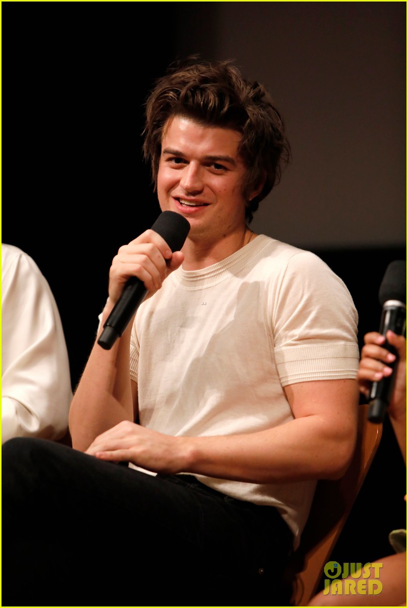 Millie Bobby Brown, Noah Schnapp & More Attend 'Stranger Things' Screening