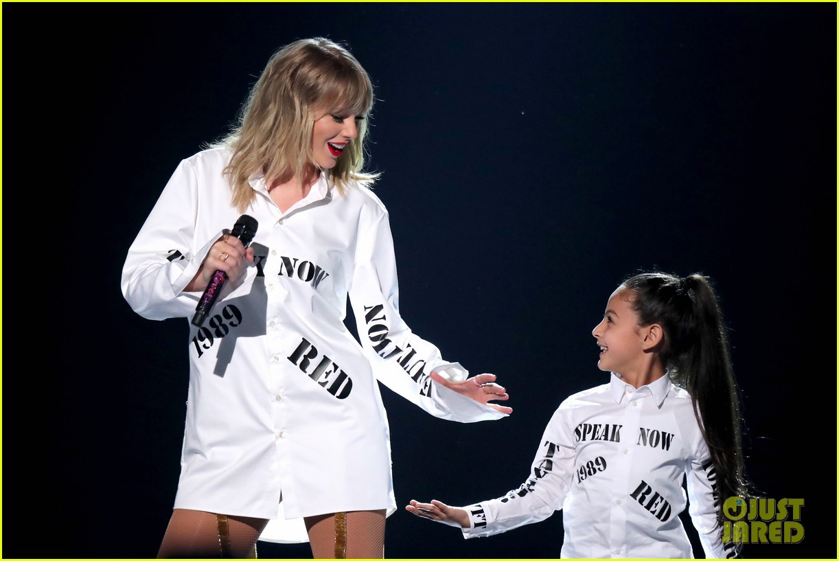 Here's How Taylor Swift Addressed Feud with Scooter Braun at AMAs 2019