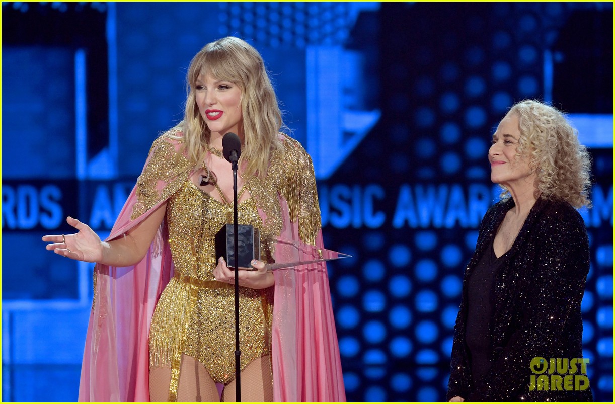 Watch Taylor Swift's Artist of the Decade Speech at AMAs 2019 (Video)