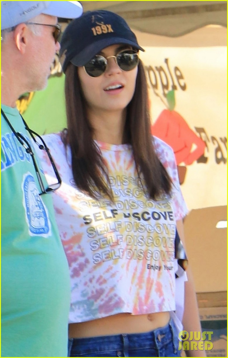 Victoria Justice Hits Up a Farmers Market With Her Dad!