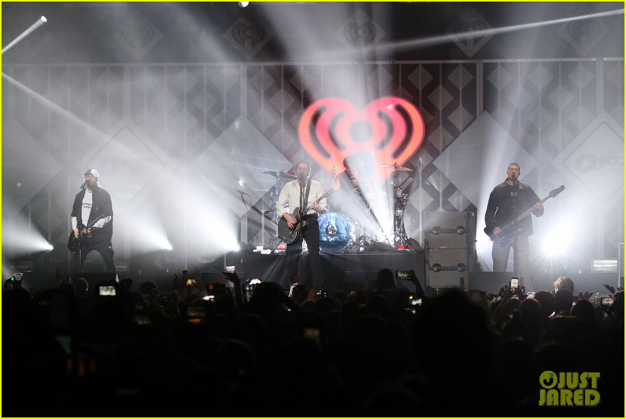 5 Seconds of Summer Gets Pranked by The Chainsmokers at Z100 Jingle Ball 2019!