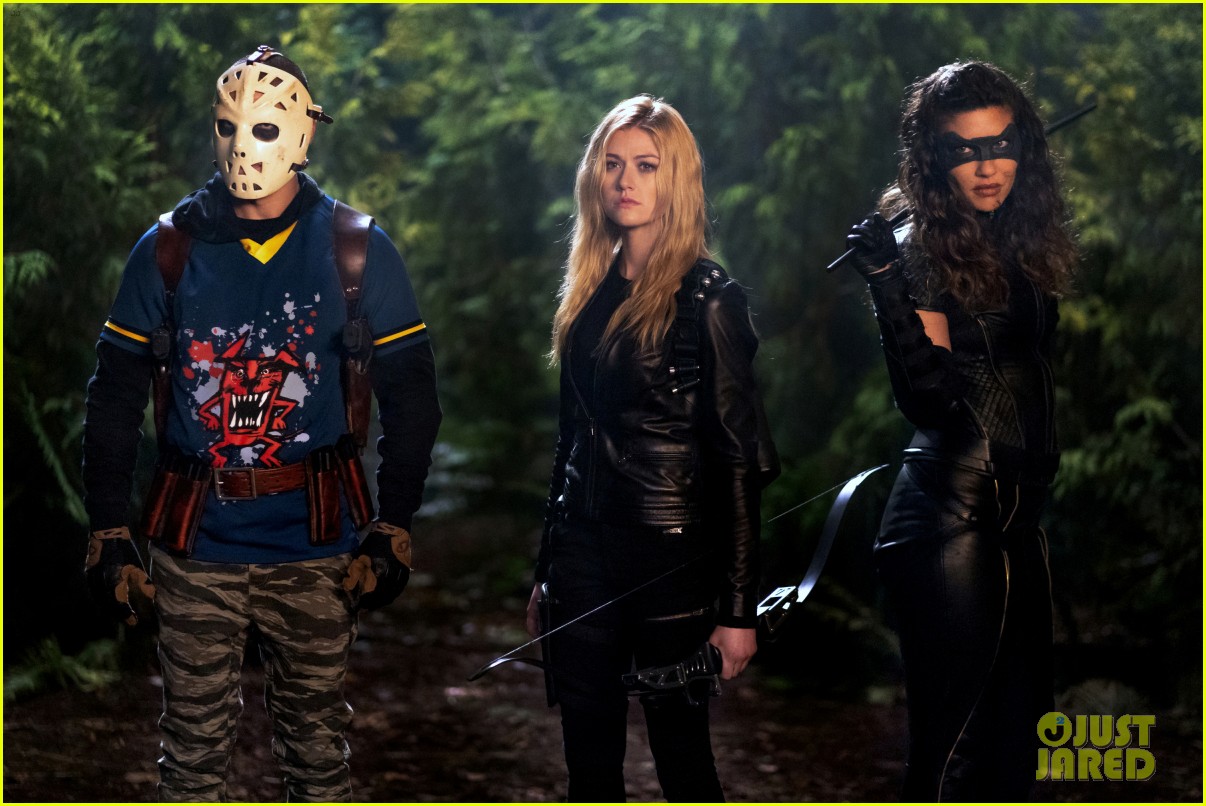 Team Arrow Takes On a Recognizable Villain In Tonight's 'Arrow' Fall Finale