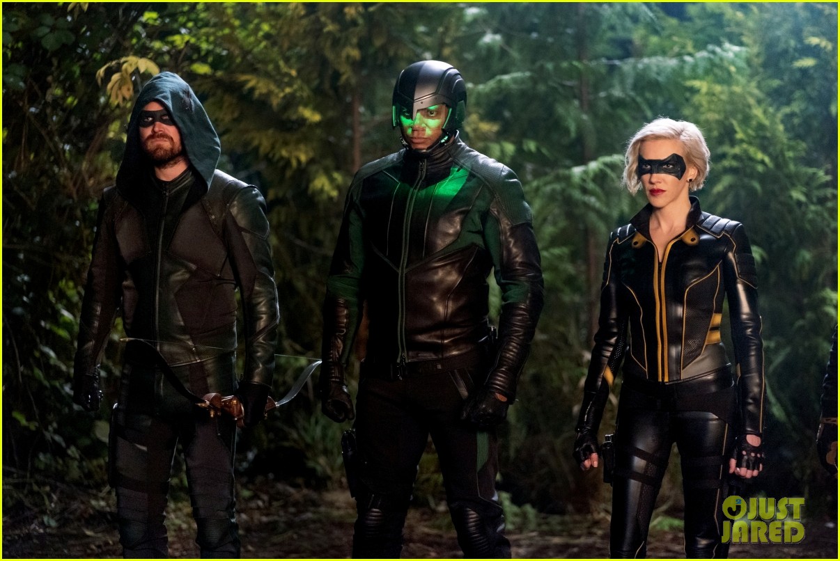 Team Arrow Takes On a Recognizable Villain In Tonight's 'Arrow' Fall Finale