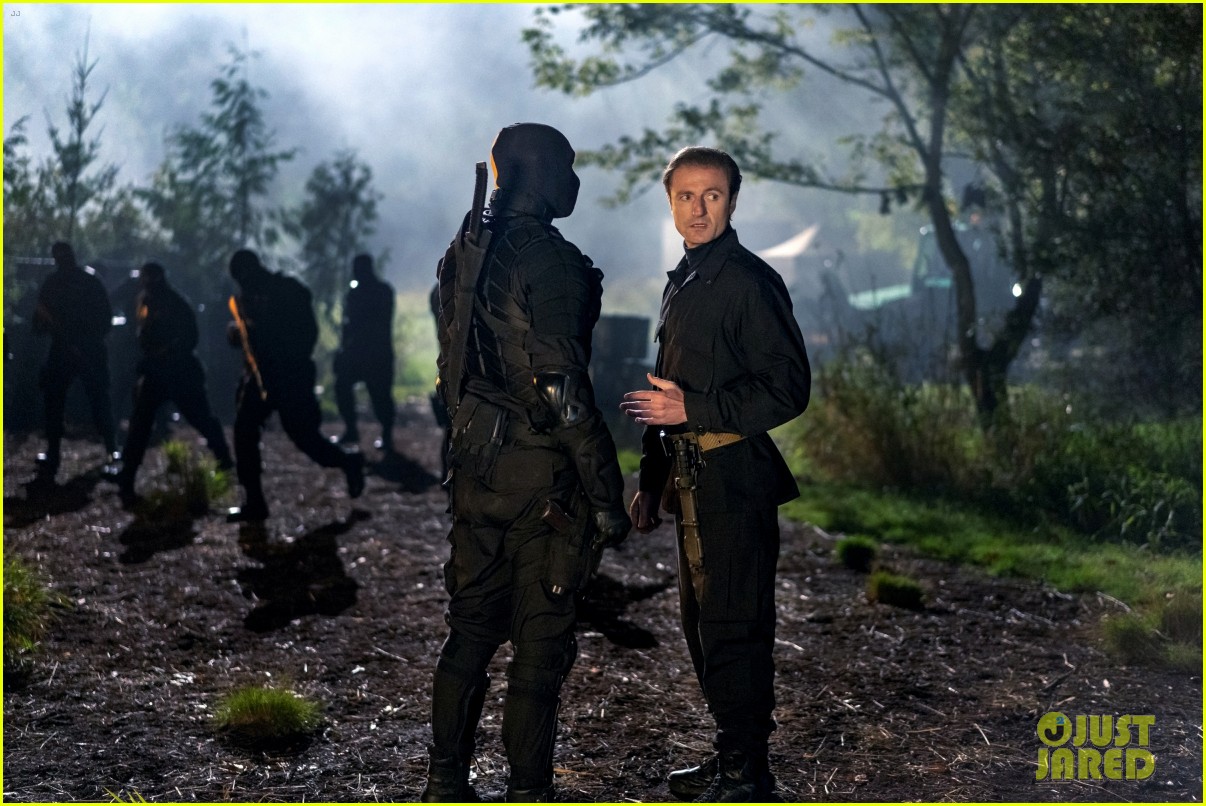 Team Arrow Takes On a Recognizable Villain In Tonight's 'Arrow' Fall Finale