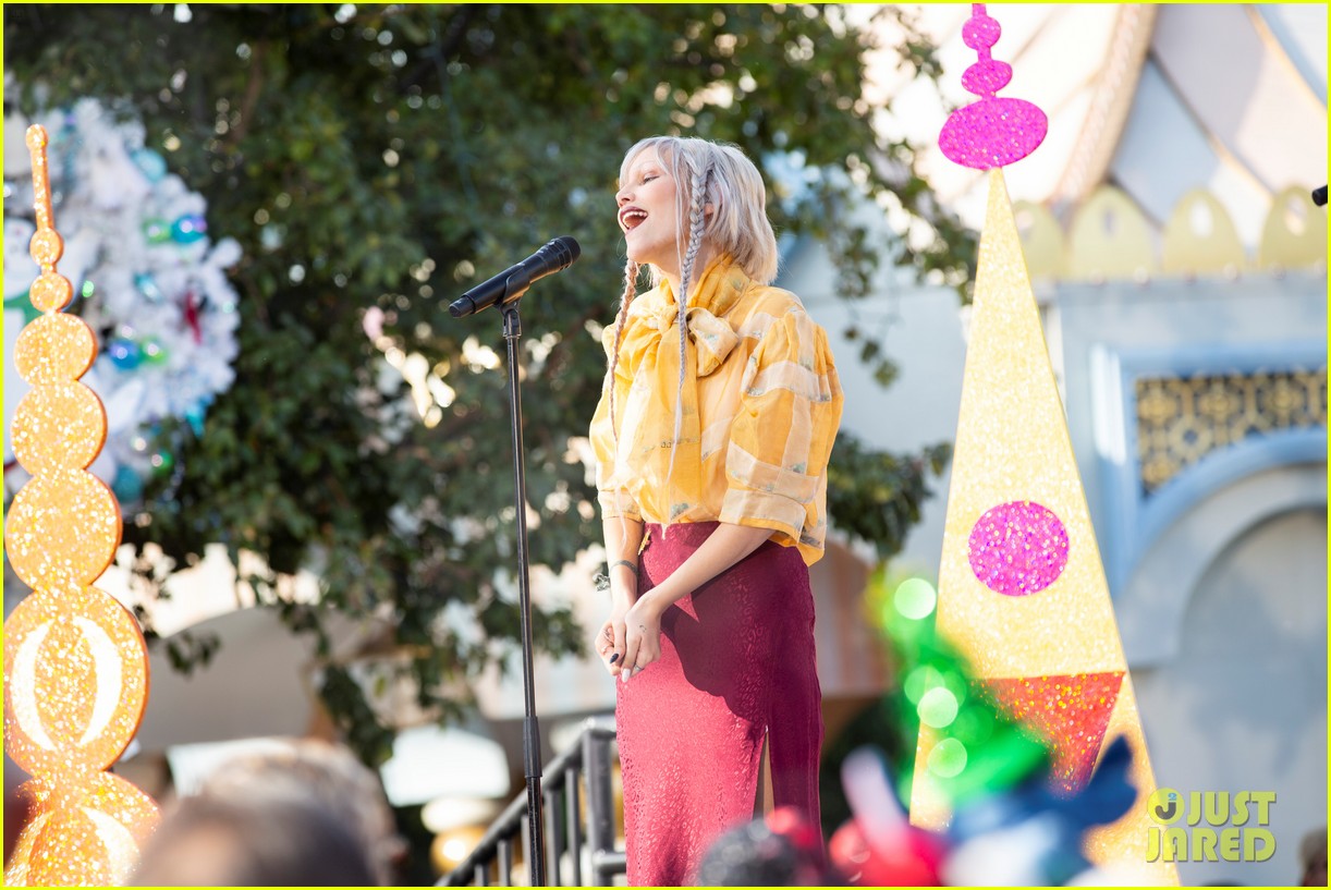 Disney Parks Magical Christmas Day Parade 2019 - Hosts & Performers!