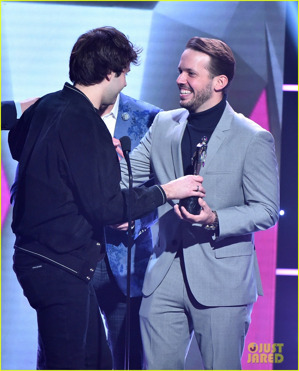 David Dobrik & Vlog Squad Win Big at Streamy Awards 2019!