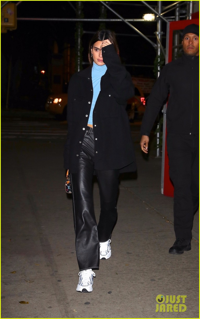 Kendall Jenner Gets Dinner with the Hadid Sisters in NYC!