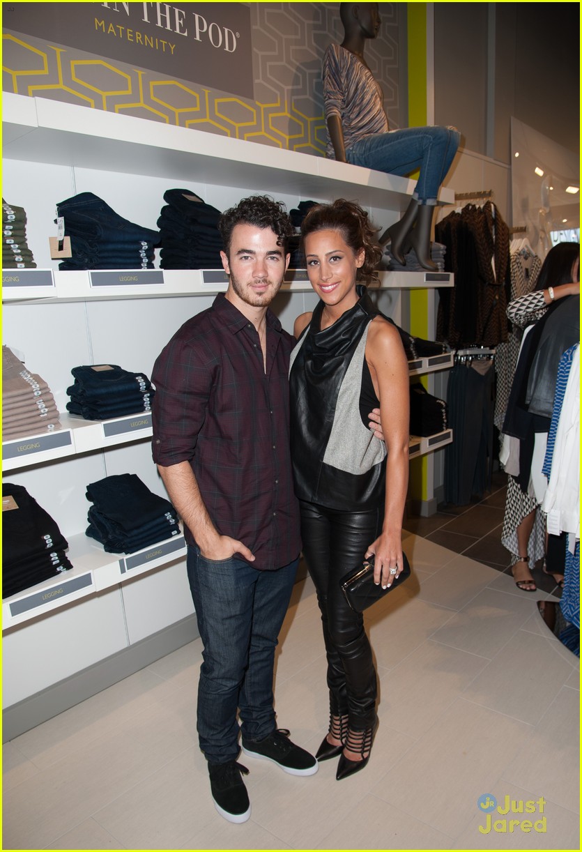 Kevin Jonas's Super Sweet Anniversary Message For Wife Danielle Jonas Will Make You Melt