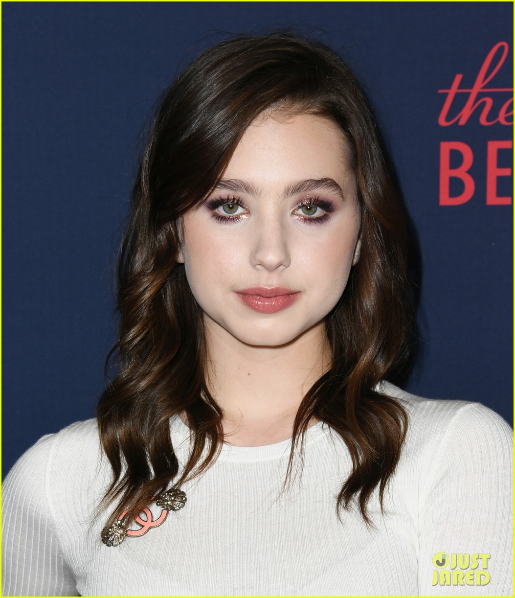 Annie LeBlanc Pairs Dress With Sneakers at Streamy Awards 2019: 'Let Me Be Comfortable!'